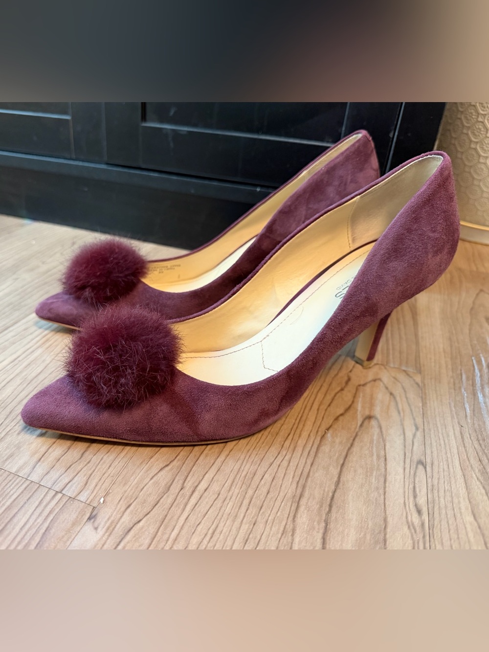 Charles By Charles David Burgundy Suede Real Fur Pom-Pom Pumps Size 10